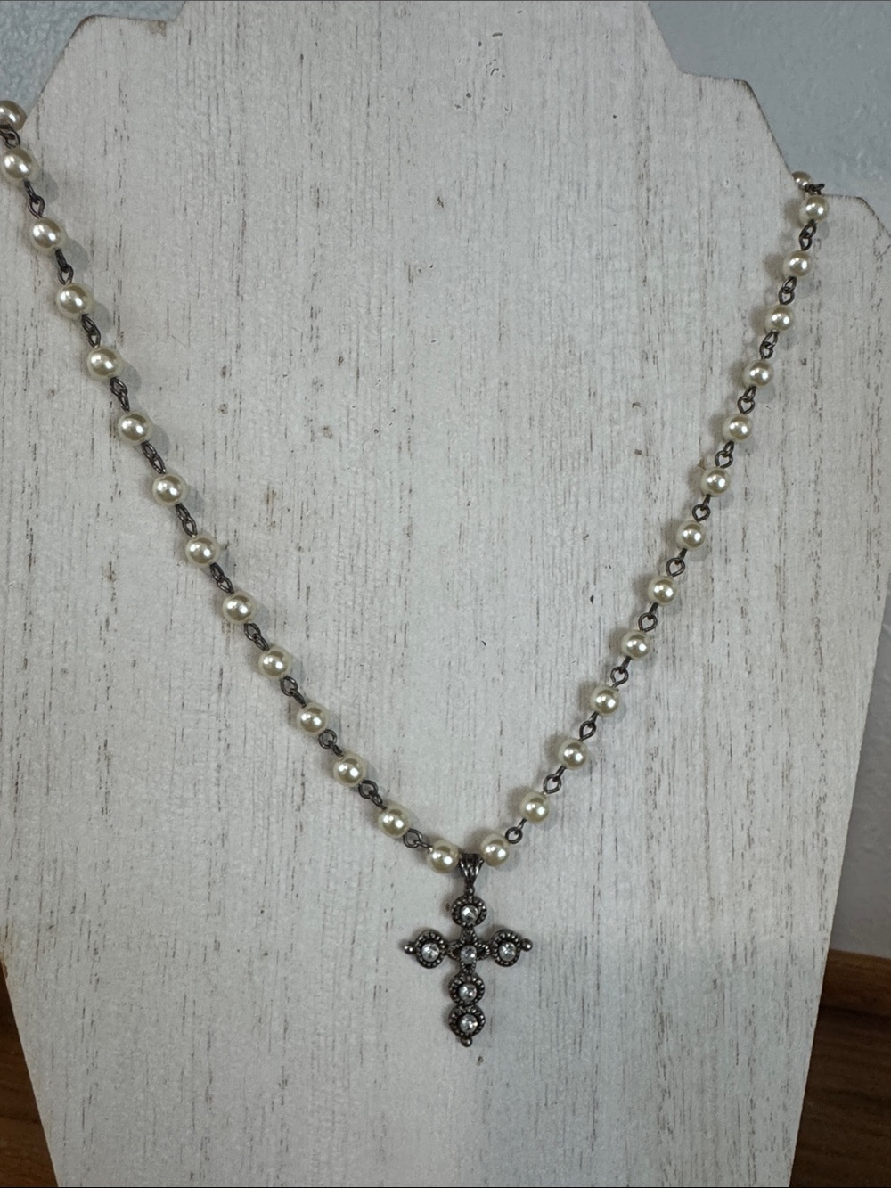 Delicate Pearl Beaded Necklace with Cross Pendant - White Pearls